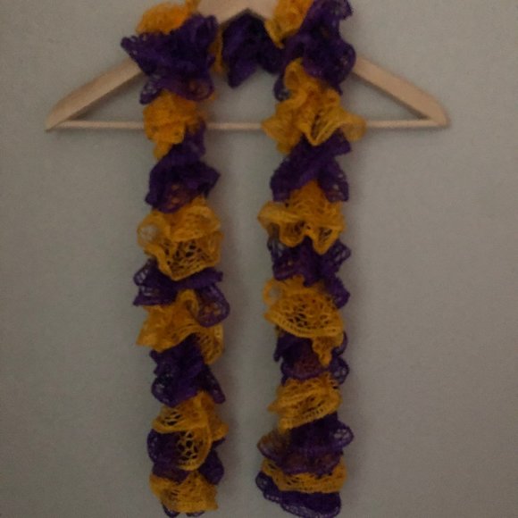 2 for $10!! 🎁 Unique Handmade Ruffled Scarf - Picture 1 of 3